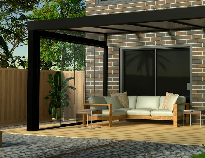 Zwarte veranda met glazen schuifwand